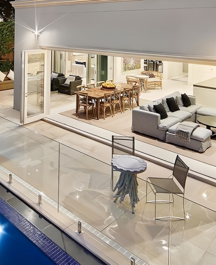 Glass fence.9