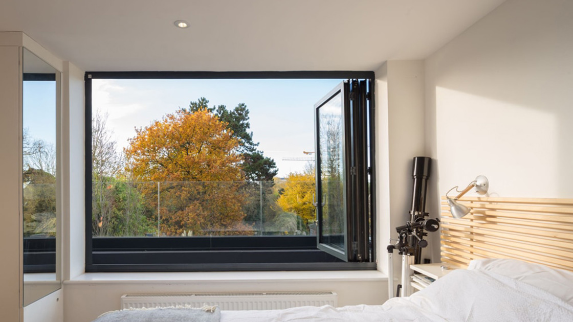 Folding window